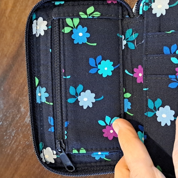 Vera Bradley Quilted Wrestlet Wallet with ID, in blue floral 5x3" - Picture 6 of 11